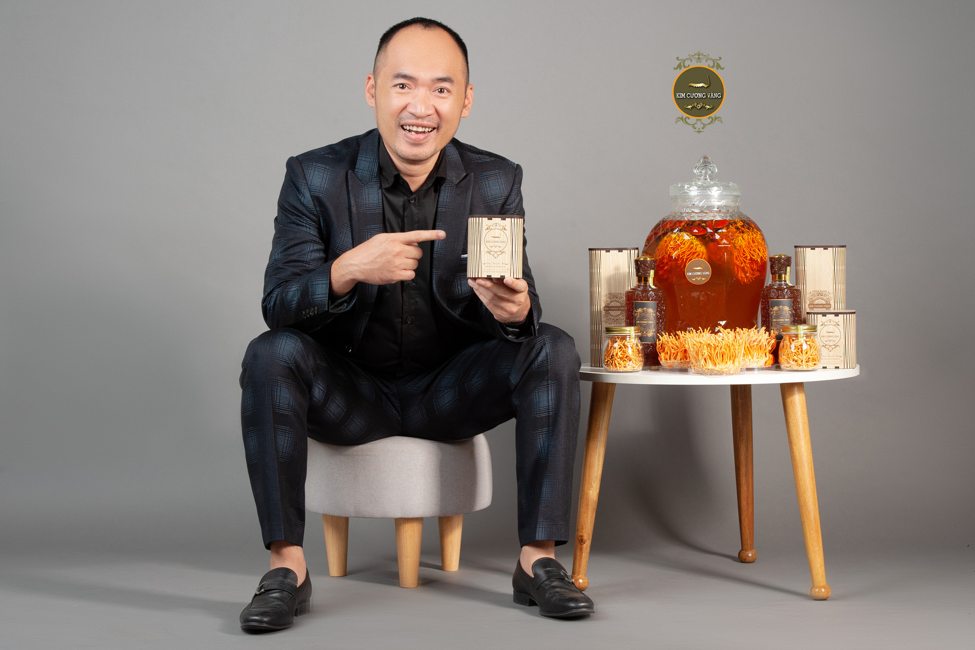 dông trùng hạ thảo kim cương vàng